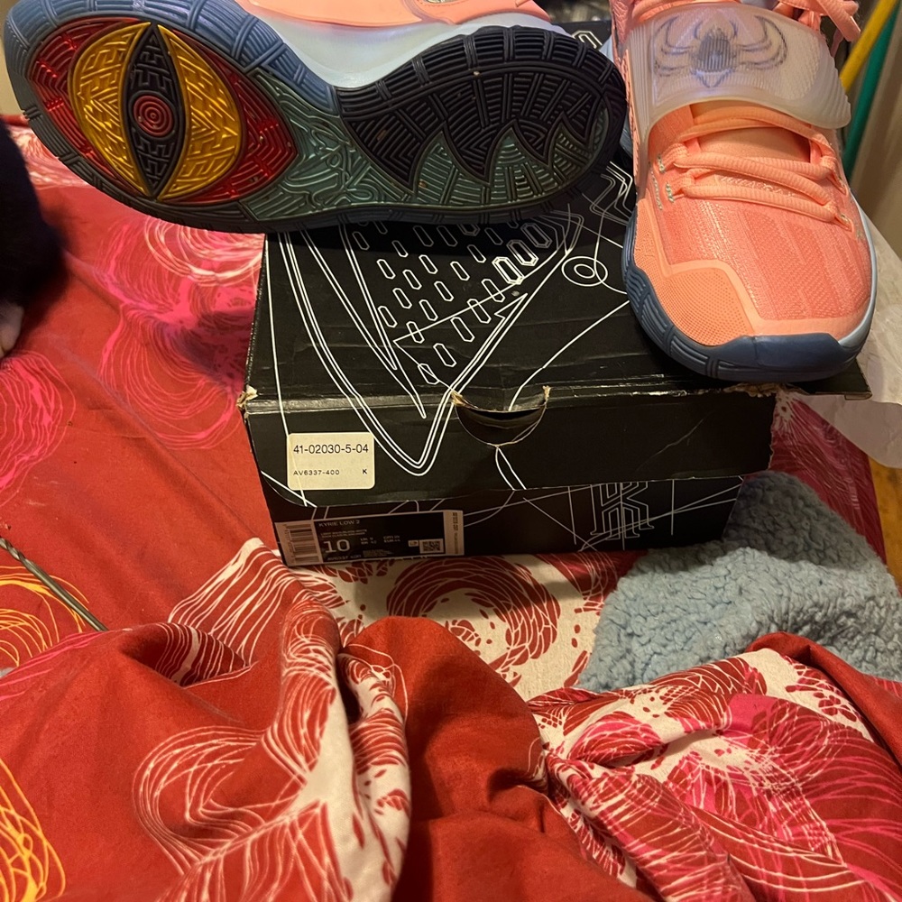 Kyrie low 2